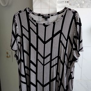 Size 2X Alfani Blouse. Black & White. Only wore a few times. Was 15$ now 14$